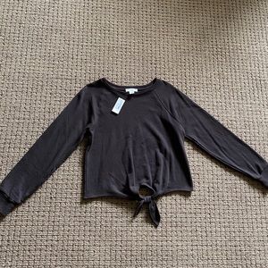 Cute charcoal long sleeve shirt!!